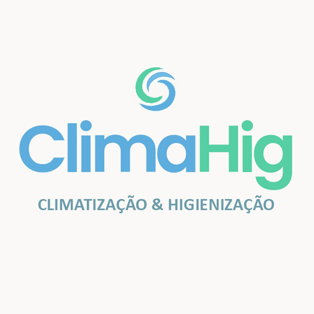Técnico da ClimaHig realizando manutenção em ar-condicionado